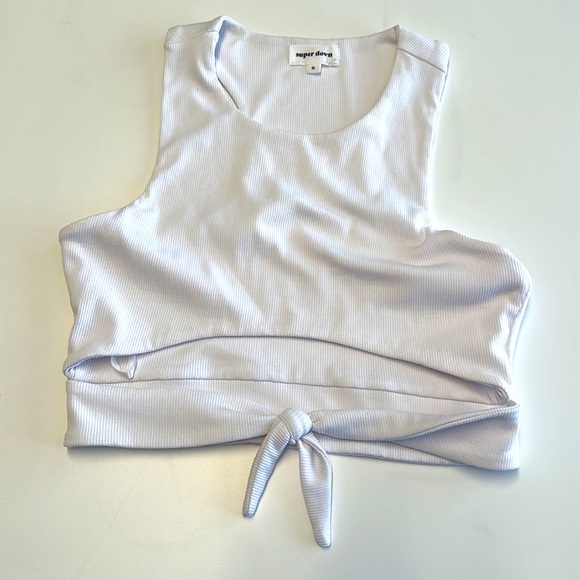 NWOT superdown Colette Tie Front Crop Tank Top - Picture 5 of 6